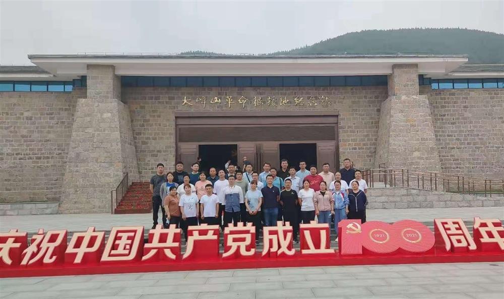 創(chuàng)新發(fā)展穩(wěn)定餐飲品質(zhì)，強(qiáng)化管理提高經(jīng)營(yíng)效率